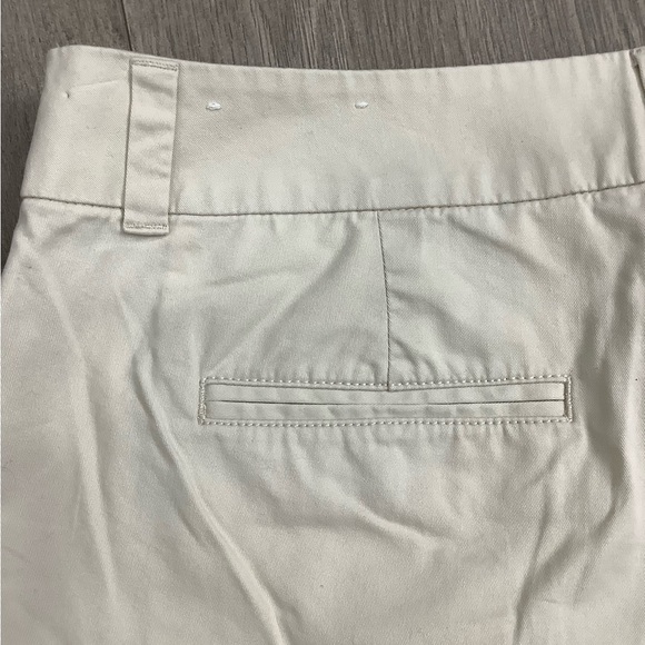 Women's Ann Taylor Loft 6 Small Shorts Chino Khakis Cream Cotton High Rise NWOT - Picture 5 of 9